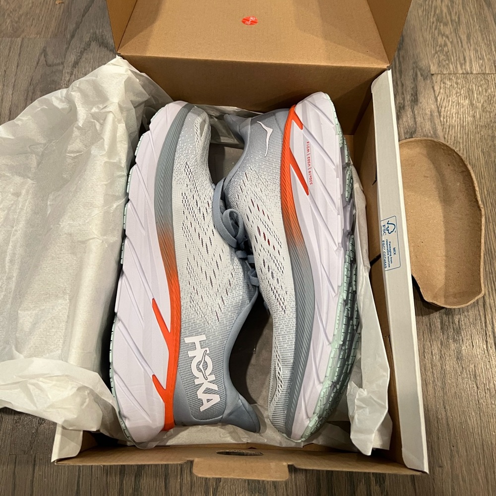 Brand New Hoka Clifton - women’s size 9.5